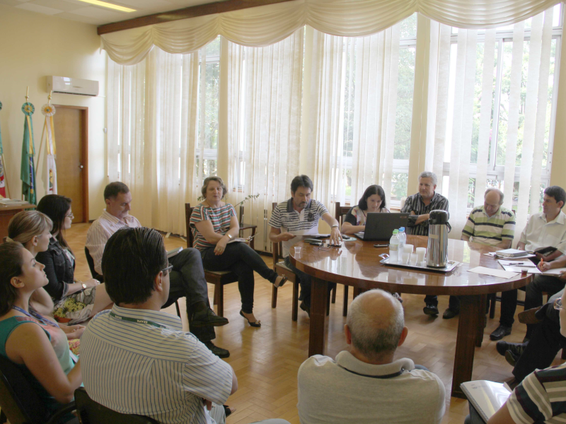 EXECUTIVO REALIZA REUNIÃO PARA DISCUTIR SOBRE A FISCALIZAÇÃO DE PRODUTOS